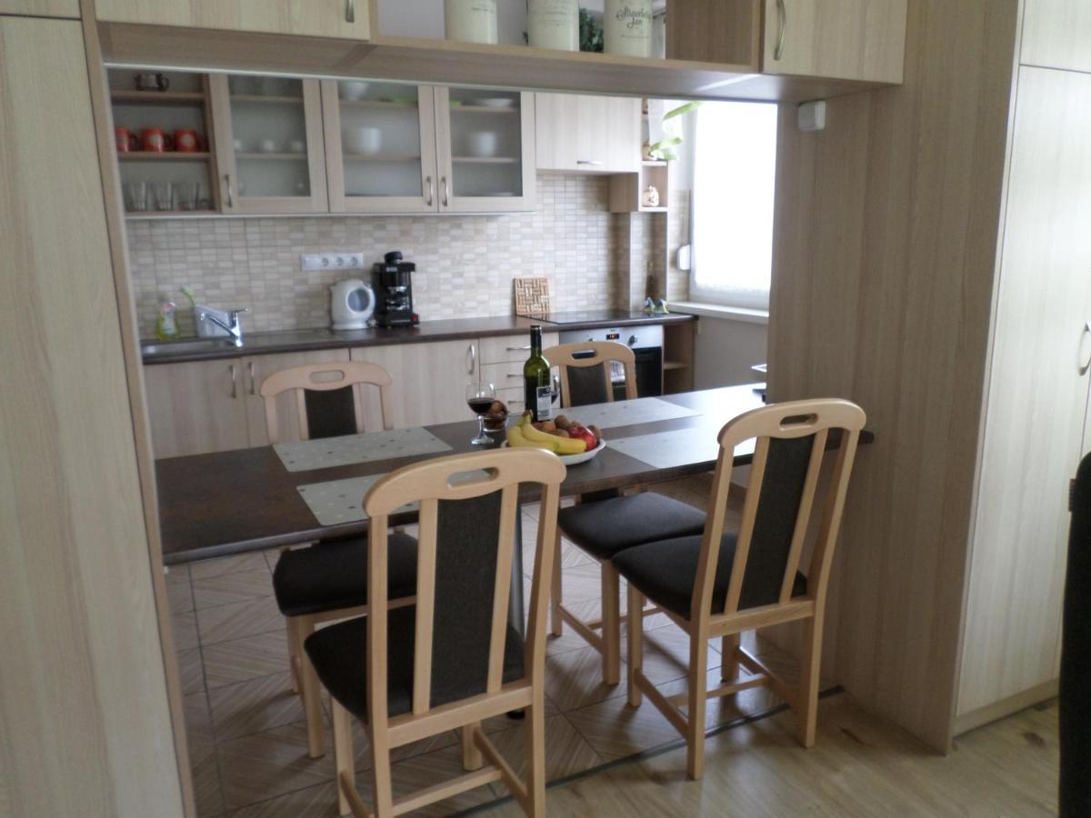 Lakoparki Apartman Веспрем Экстерьер фото